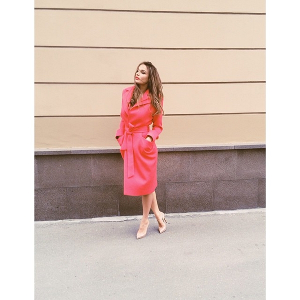 Алена Водонаева призналась, что может надеть пальто на голое тело