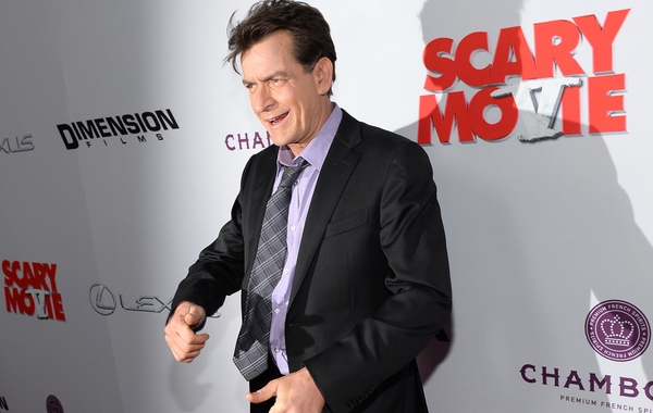 Актер Чарли Шин напал с ножом на своего дантиста – СМИ