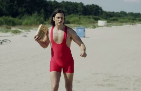 Александр Ревва в трико презентовал новый клип На лету лето