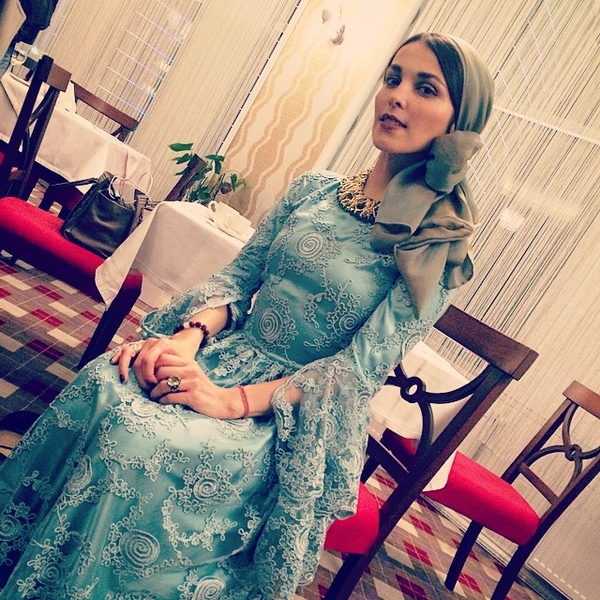 Сати Казанова примерила наряд чеченской невесты