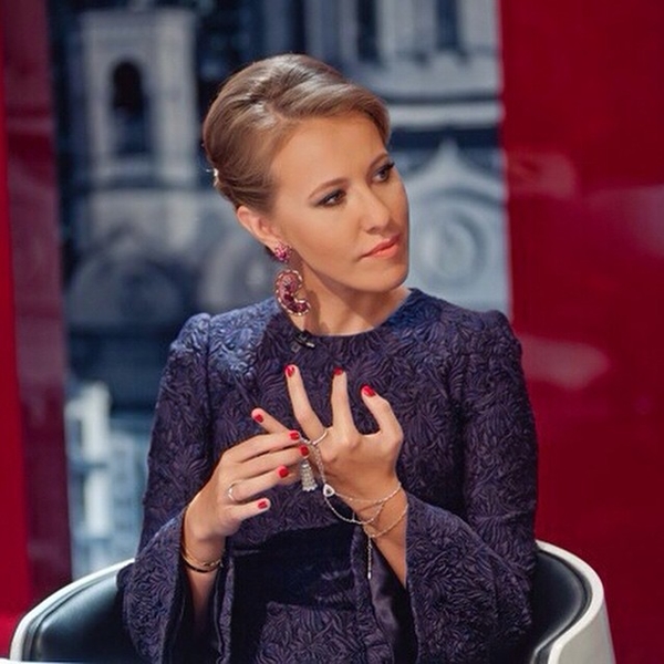 Массажистка Собчак надела футболку с Путиным: Надеюсь, шею не свернет