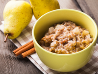 Овсяная каша с грушами и яблоками