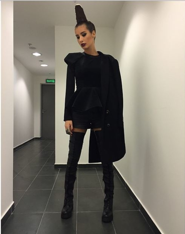 Солистка А-Студио Кэти Топурия удивила странной прической