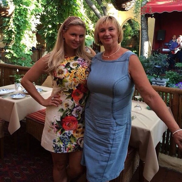 Анна Семенович показала свою маму