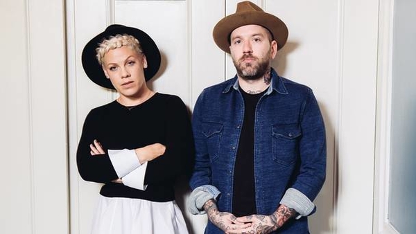 Певица Пинк вернула себе настоящее имя и теперь будет петь в дуэте