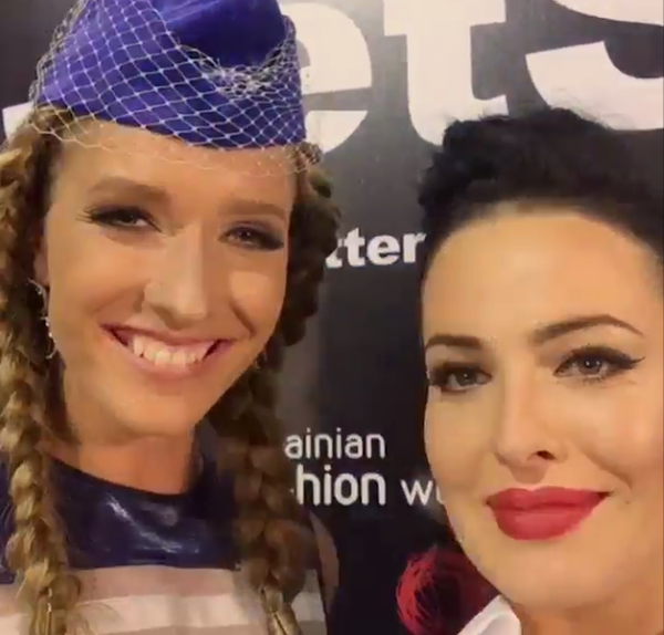 Даша Астафьева поцеловала Катю Осадчую