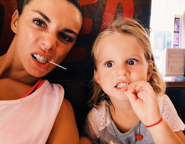 Аня Седокова ответила на критику поклонниц: Не будьте дурами