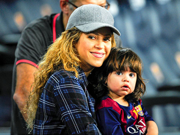 Шакира с маленьким сыном пришли на матч Жерара Пике