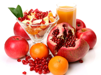 Осенний фруктовый салат из яблок, мандаринов и граната