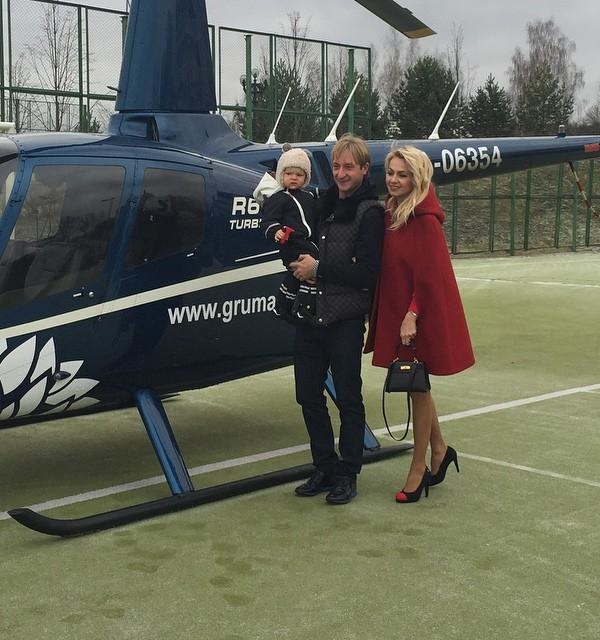 Яна Рудковская полетела в салон красоты на вертолете