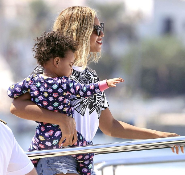 Как проводят выходные знаменитости с детьми