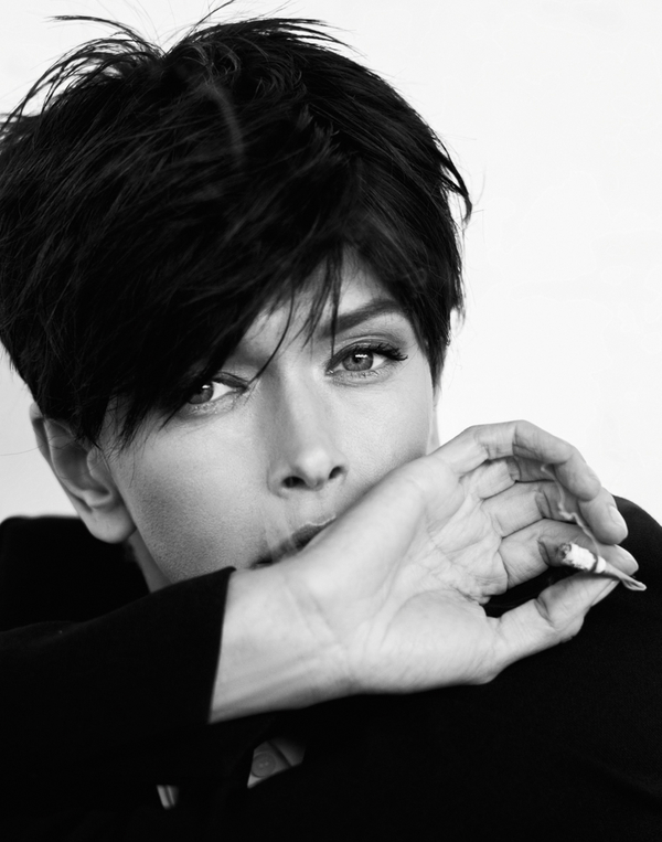 Вера Брежнева снялась в новой фотосессии: Короткая стрижка и сигарета