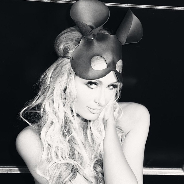 Пэрис Хилтон оголилась для поклонников