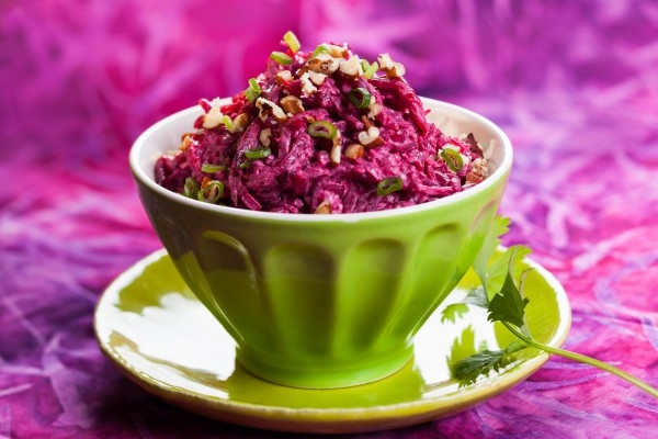 Салат из свеклы с чесноком: Три вкусные идеи