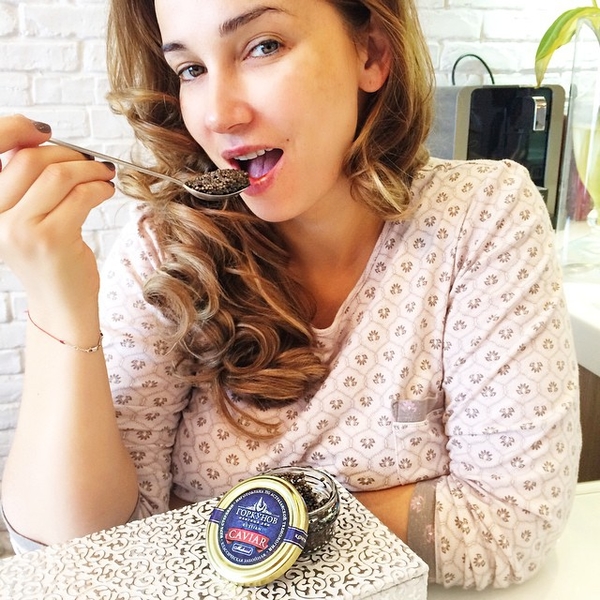 Чехова о своем пристрастии к черной икре: Вот прямо с утра и ложкой!