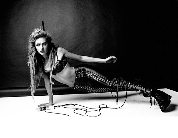 Ева Бушмина станцевала перед камерой в нижнем белье