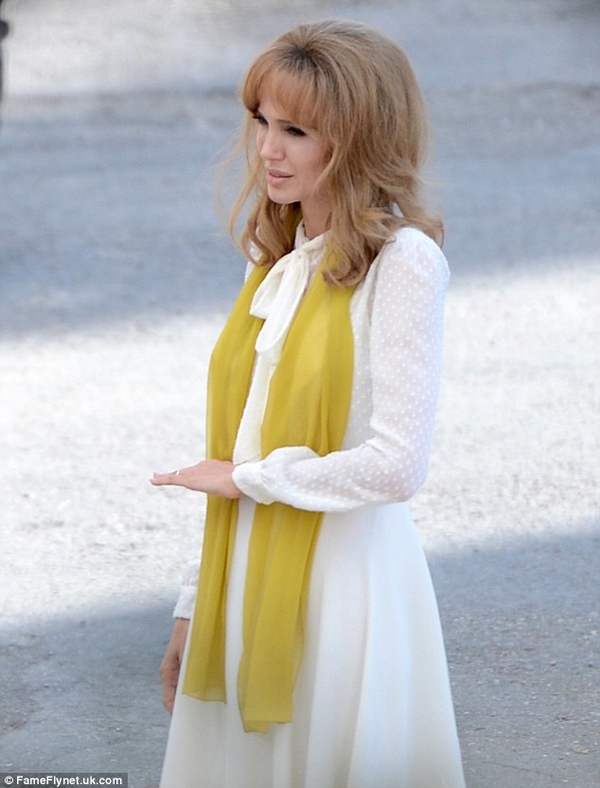 Анджелина Джоли стала блондинкой ради новой роли