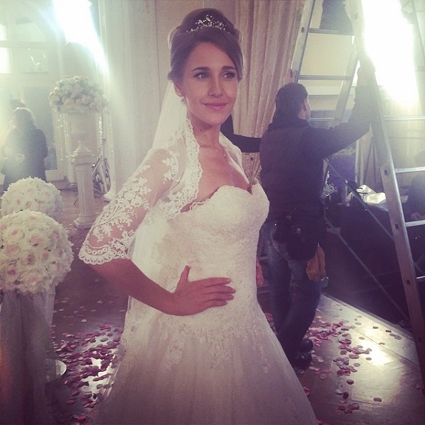Юлия Ковальчук показала фото в свадебном платье