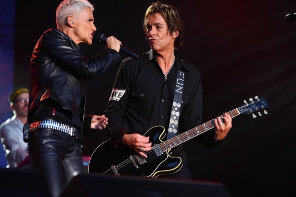 Багаж Roxette вскрыли в аэропорту Москвы и устроили фотосессию с вещами