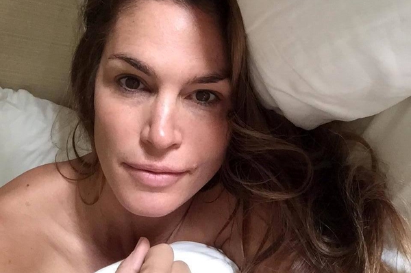 twitter.com/CindyCrawford