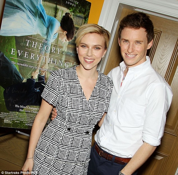 Стройная Скарлетт Йоханссон вышла в свет через два месяца после родов