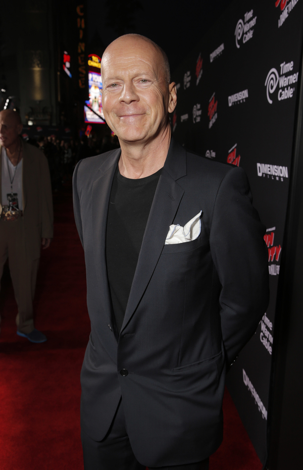 Брюс Уиллис купил особняк за $9 миллионов: Восемь ванных и винный погреб