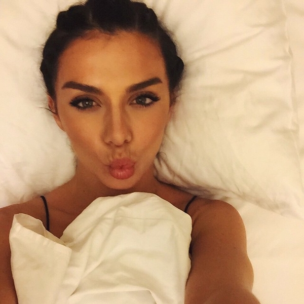 Аня Седокова показала постельное фото