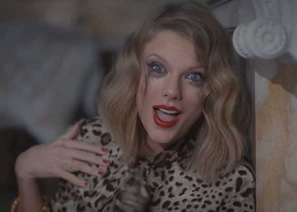 Тейлор Свифт сыграла сумасшедшую в новом клипе