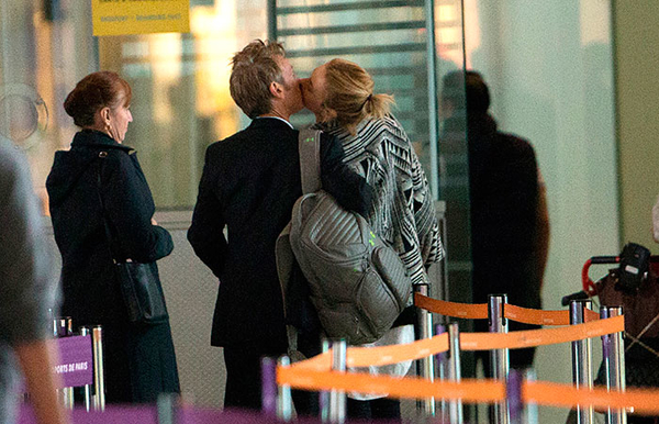 Шарлиз Терон и Шон Пенн страстно целовались на глазах у папарацци