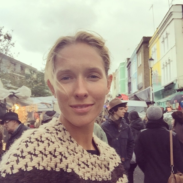 Катя Осадчая похвасталась стройными ножками