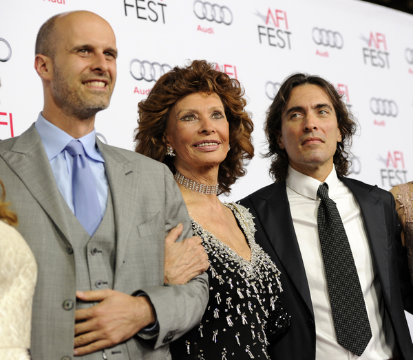 80-летняя Софи Лорен вышла в свет с сыновьями и невестками