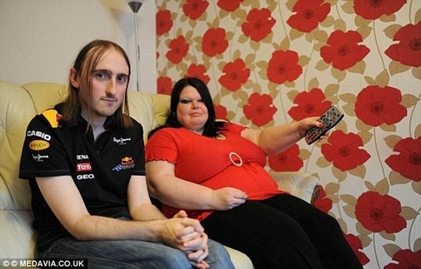 Ревнивая жена каждый день проверяет мужа на детекторе лжи