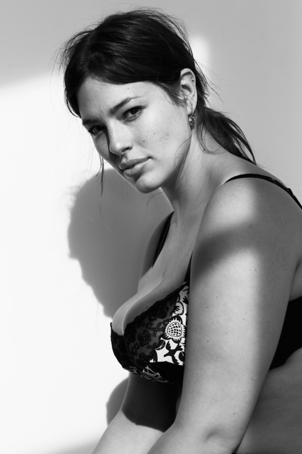 Полные модели примерили стильное белье в фотосессии для Vogue