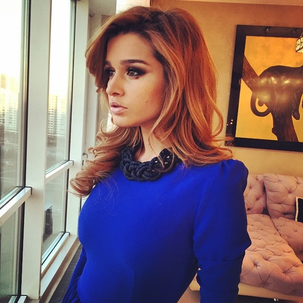 Ксения Бородина заинтриговала поклонников снимком в свадебном платье