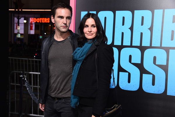 Кортни Кокс вышла в свет с женихом-музыкантом