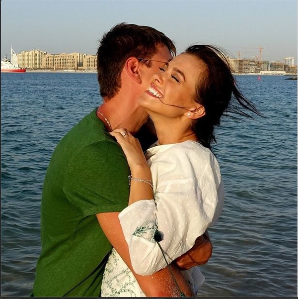 Экс-солистка группы Serebro Елена Темникова беременна