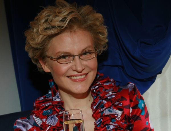 Телеведущую Елену Малышеву обвинили в растлении малолетних