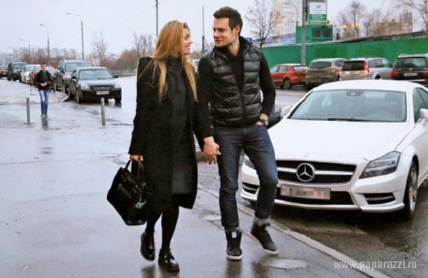 Папарацци подловили дочь Валерии Анну Шульгину с новым возлюбленным