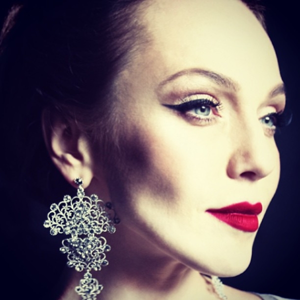 Альбина Джанабаева показала, как она выглядела 14 лет назад