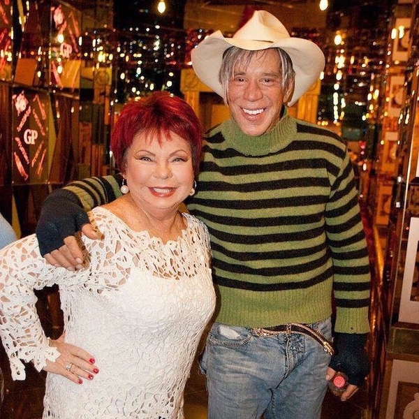 Наташа Королева показала фото мамы с Микки Рурком