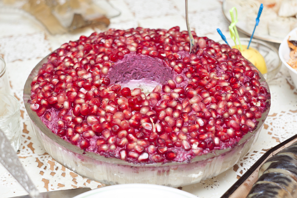 Рецепты салатов на Новый год: ТОП-5 вариантов с курицей и грибами