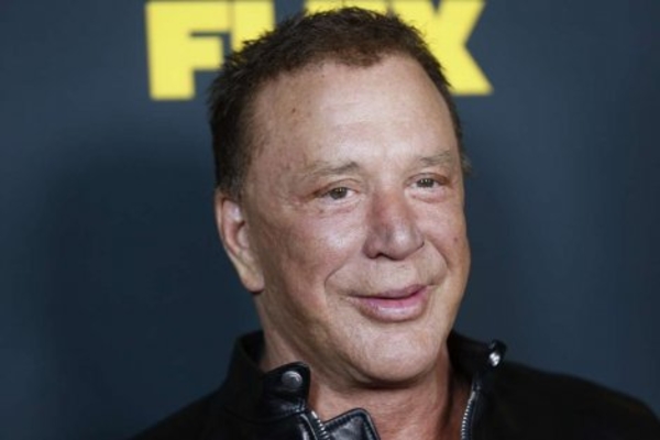 Микки Рурк готов к бою с российским журналистом