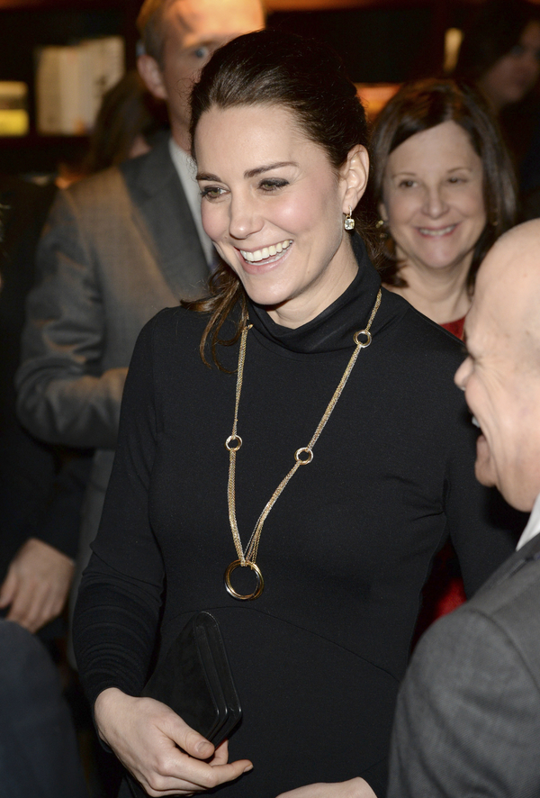 Кейт Миддлтон вышла в свет в платье за $99