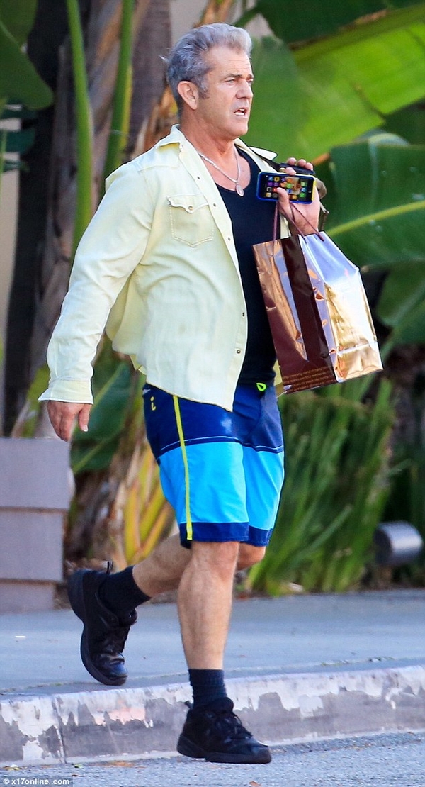 Мел Гибсон удивил своим странным нарядом