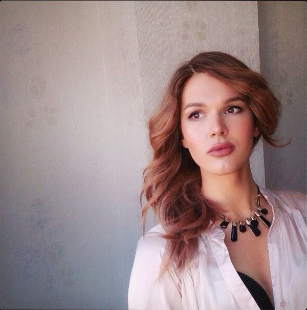 Борис Апрель сменил пол и встречается с парнем