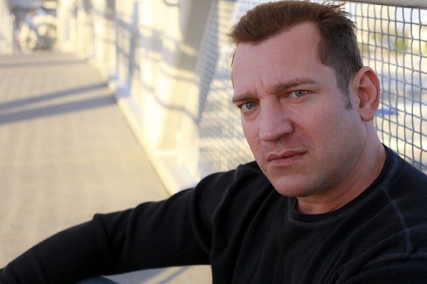 Актер сераила Сыны анархии съел домашнего питомца своей подруги