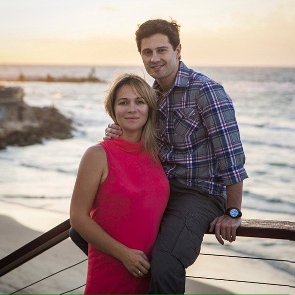 Беременная жена Антона Макарского показала животик