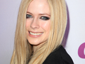 Певица Аврил Лавин заболела и просит молиться за нее