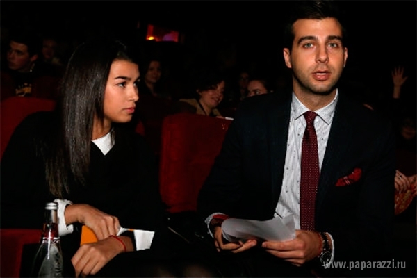 Иван Ургант вышел в свет со старшей дочерью