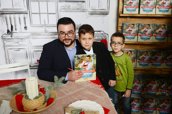 Руслан Сеничкин презентовал свою кулинарную книгу